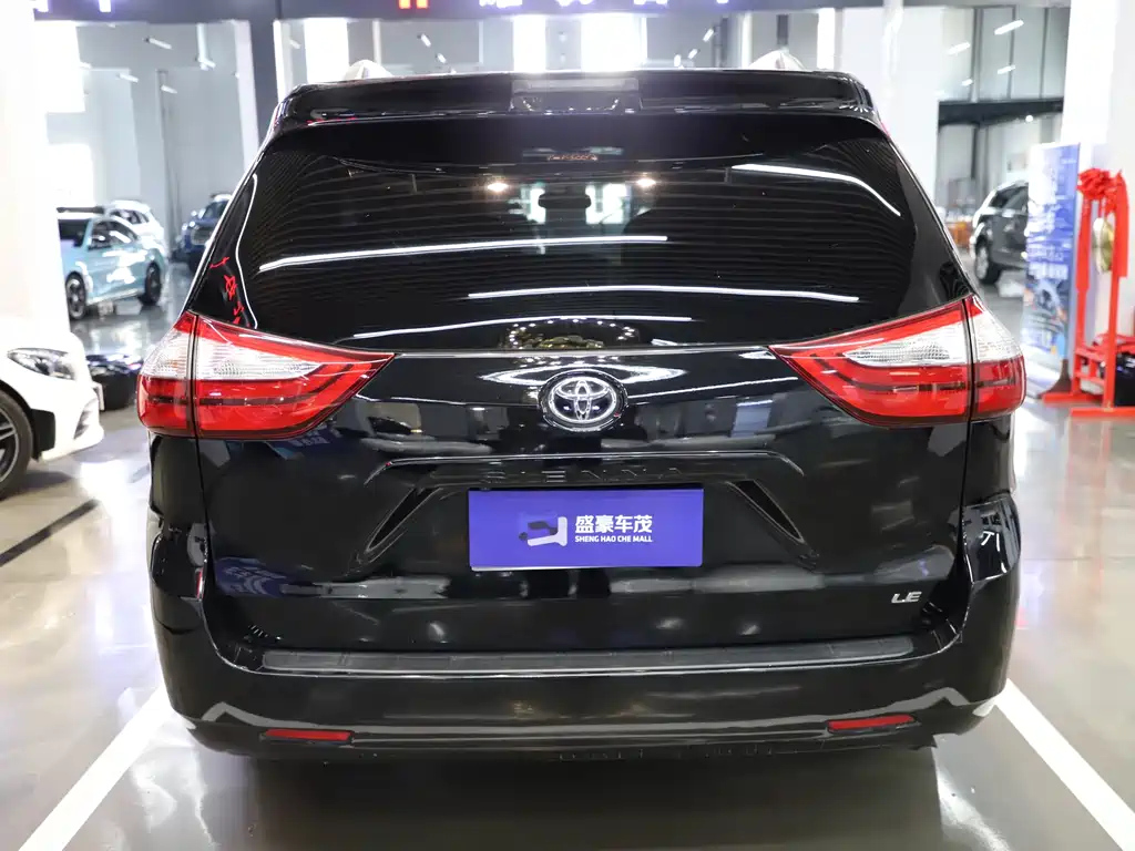 TOYOTA SIENNA 2018