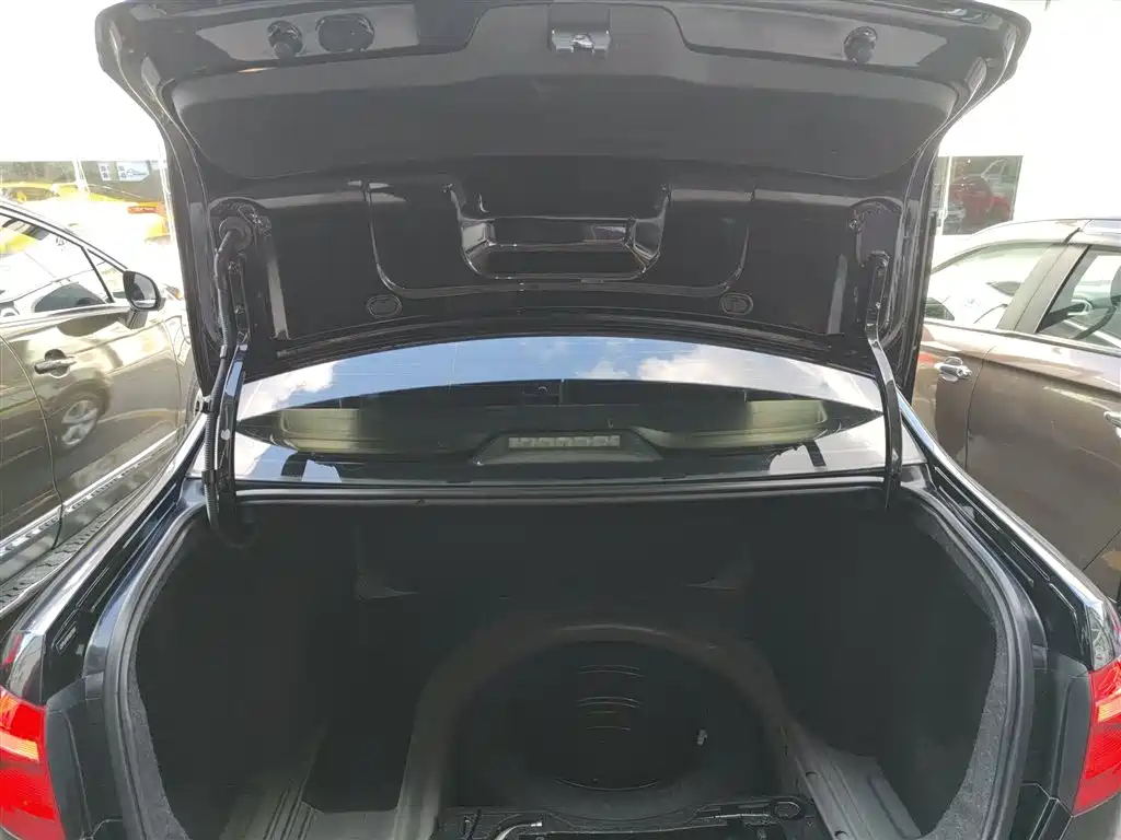 VOLKSWAGEN LAVIDA 2013