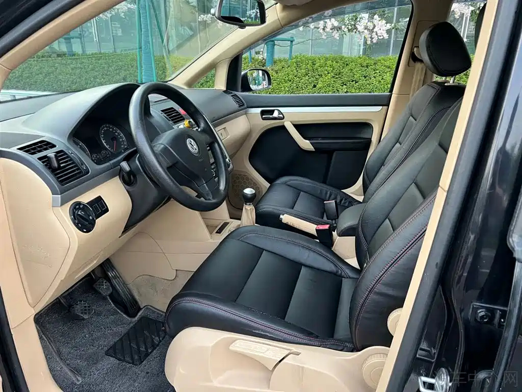 VOLKSWAGEN TOURAN 2009