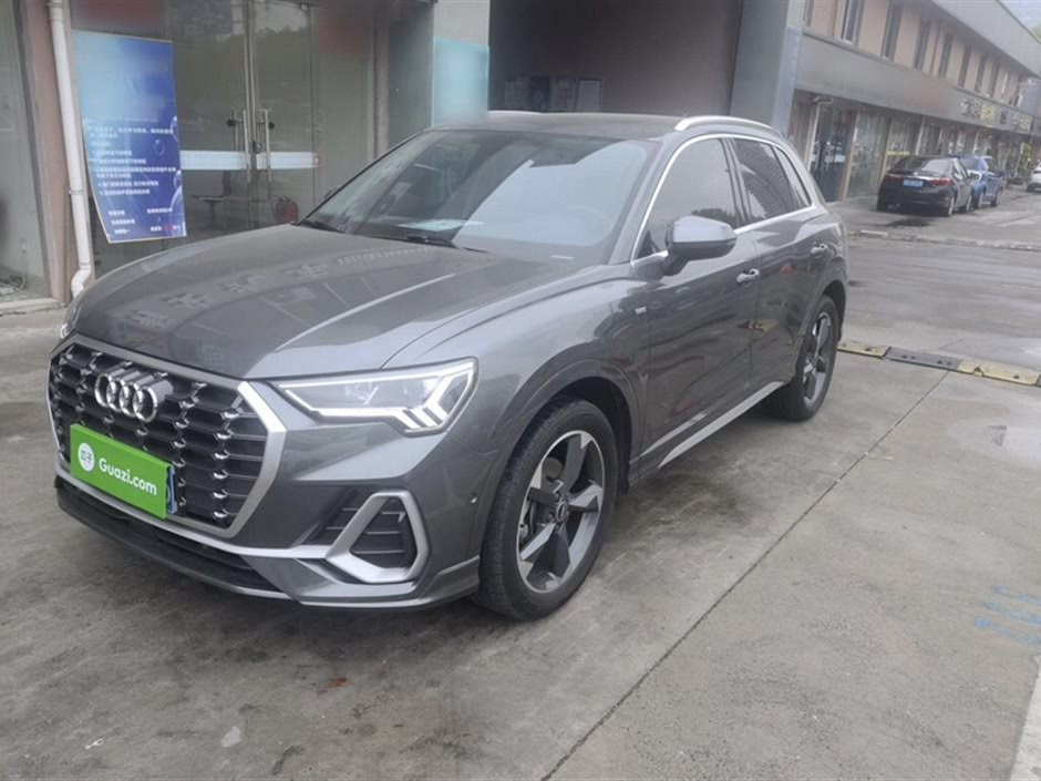 AUDI Q3 2022