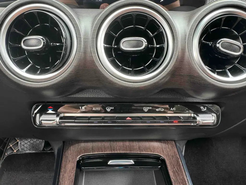 MERCEDES BENZ GLB 2022