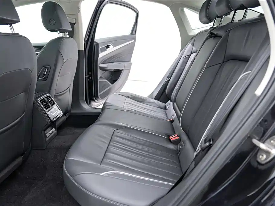 VOLKSWAGEN PASSAT 2022