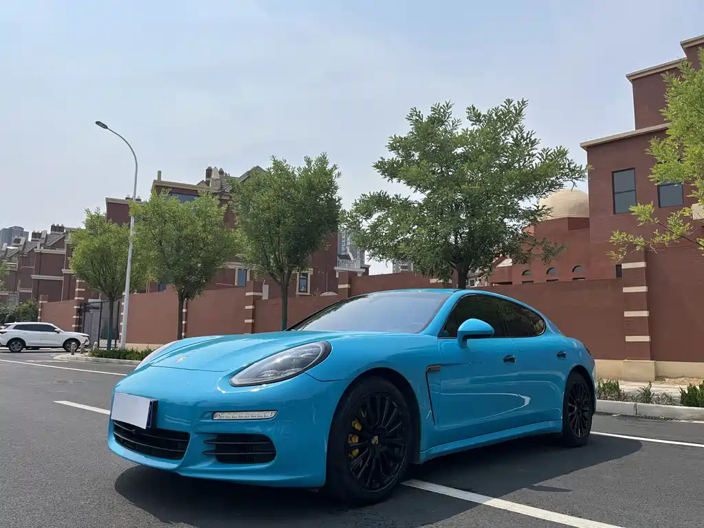 PORSCHE PANAMERA