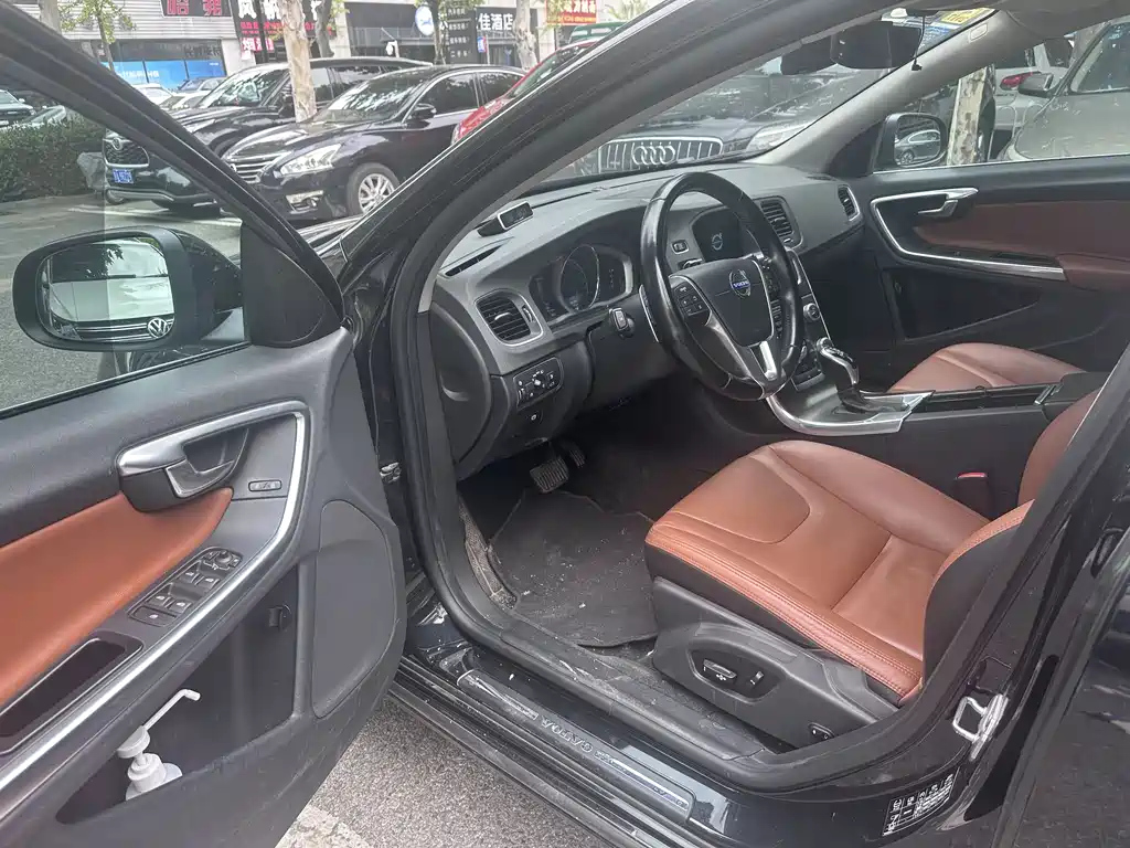 VOLVO S60 2015