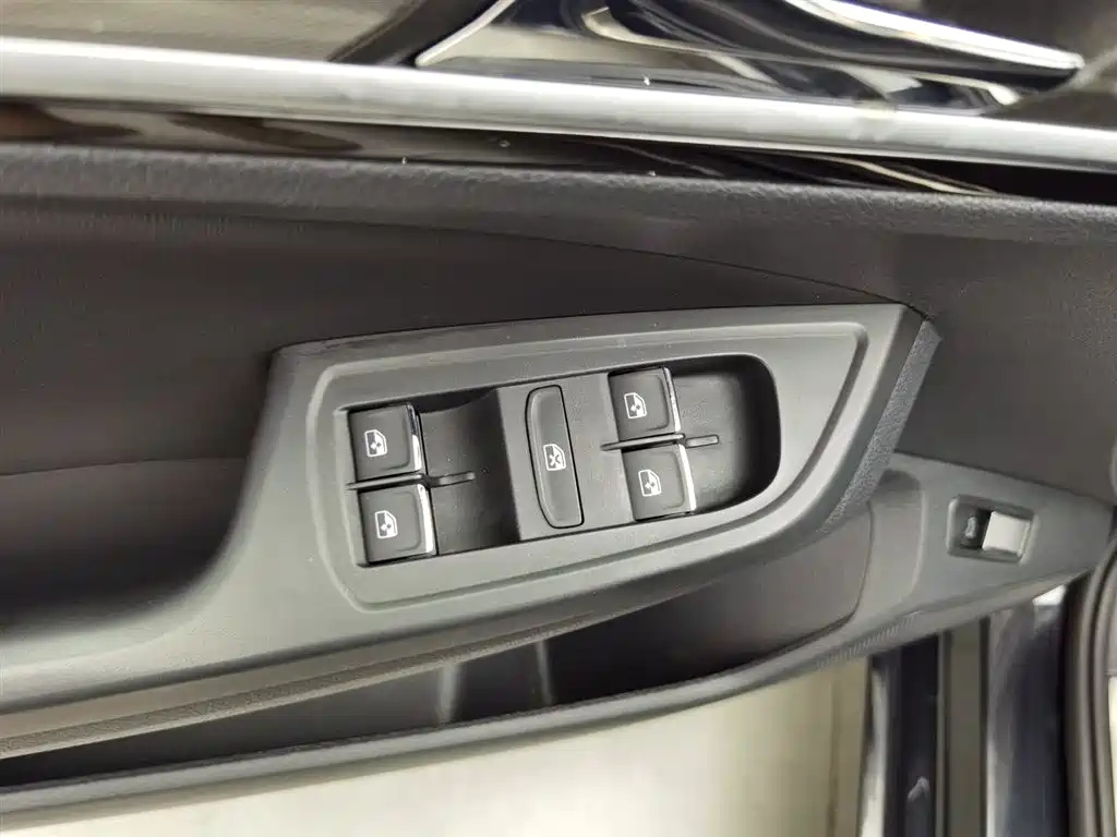 VOLKSWAGEN BORA 2018
