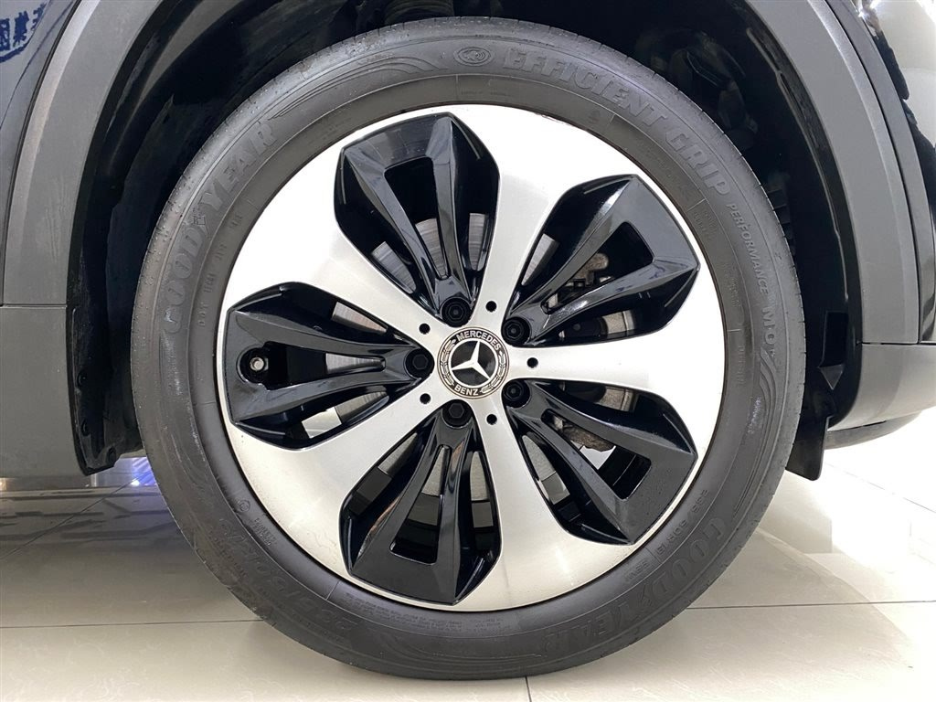 MERCEDES BENZ GLB 2023