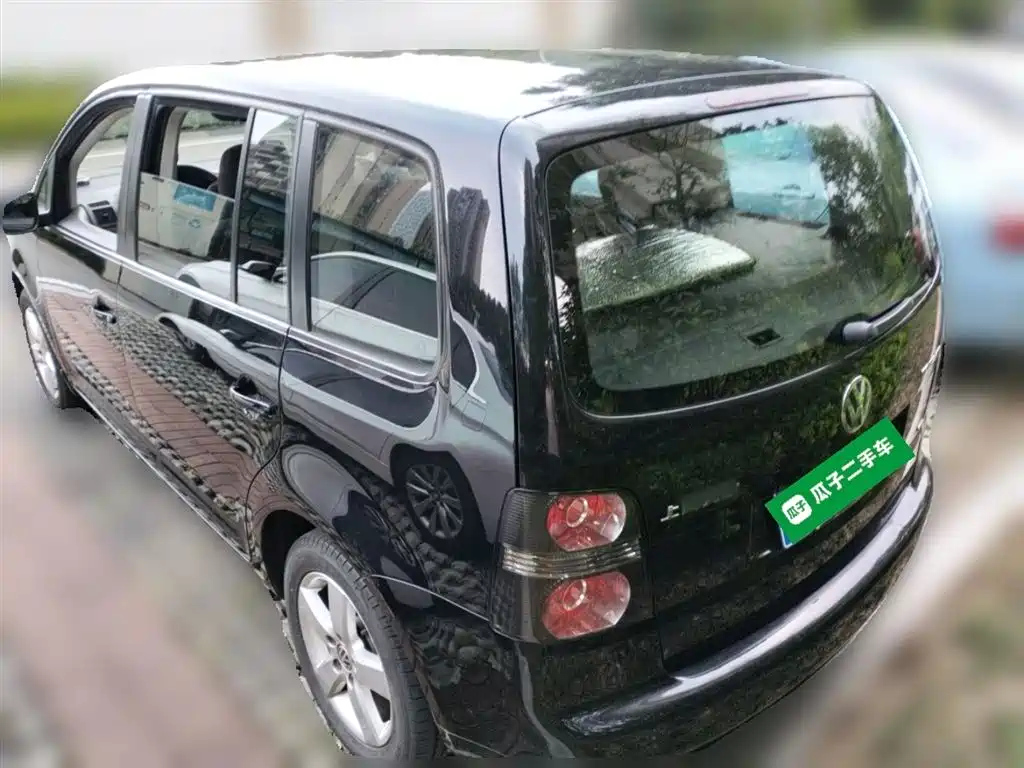 VOLKSWAGEN TOURAN 2013