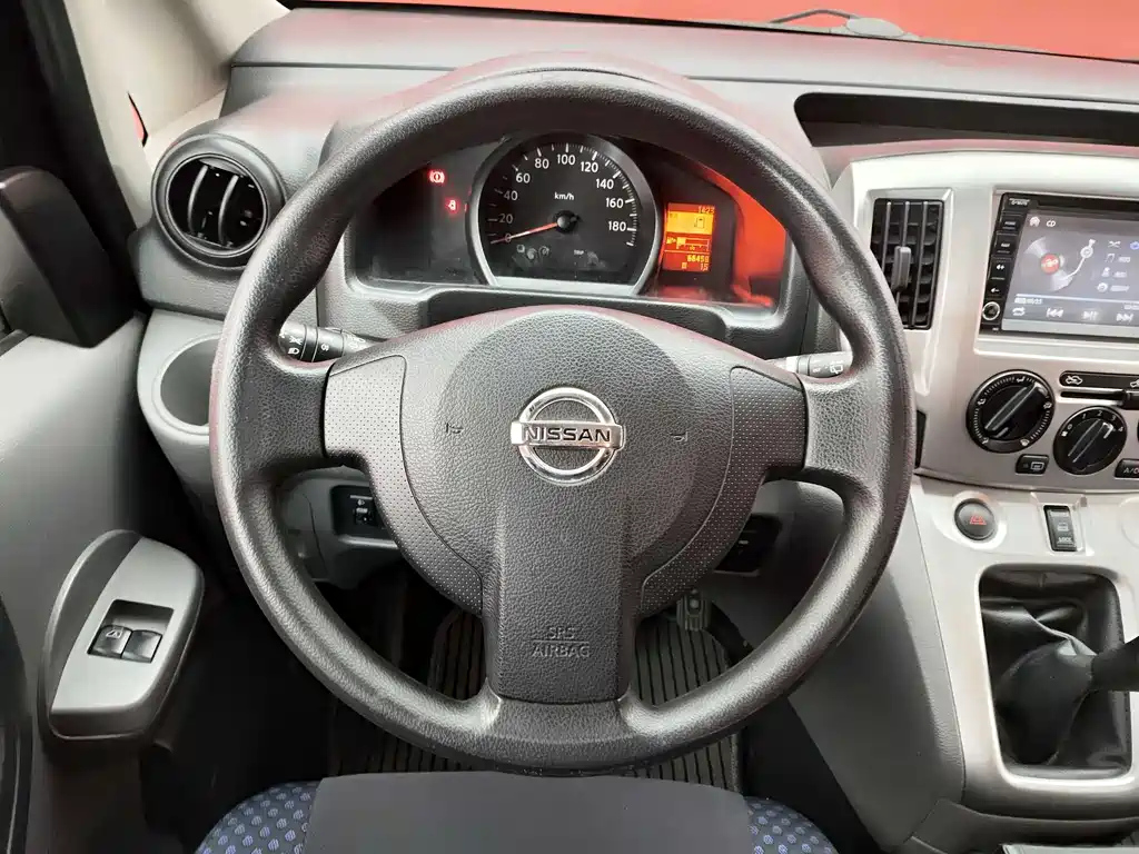 NISSAN NV200 2013