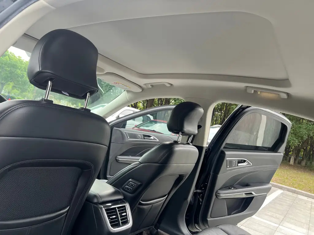 FORD TAURUS 2019