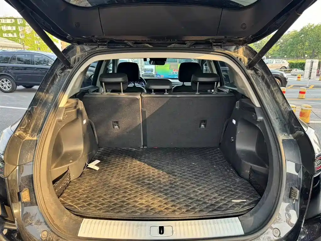 HONGQI HS5 2023