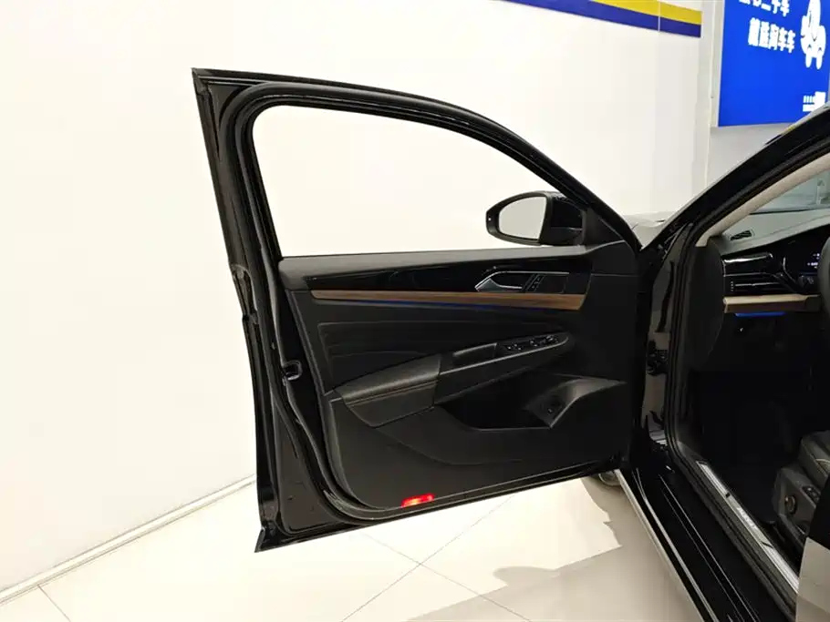VOLKSWAGEN PASSAT 2020
