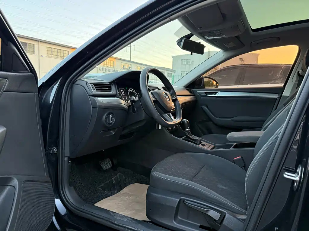 SKODA SUPERB 2019