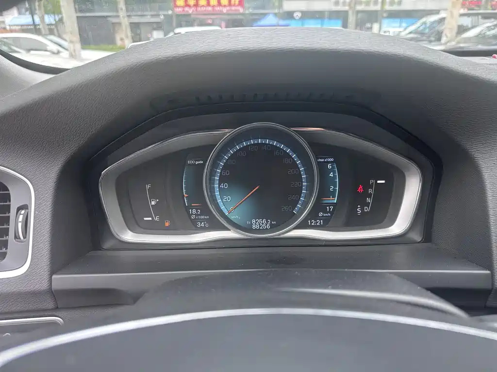 VOLVO S60 2015