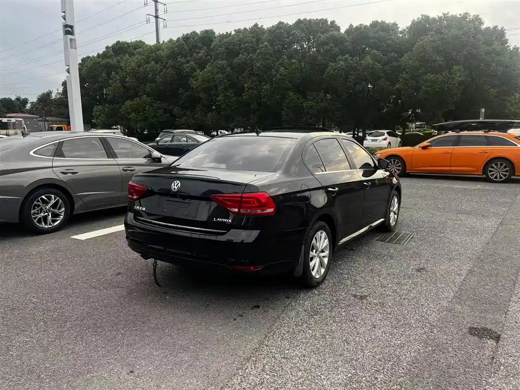 VOLKSWAGEN LAVIDA 2016