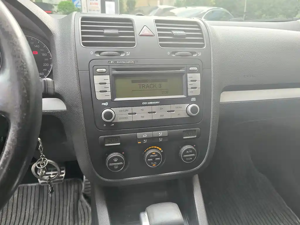 VOLKSWAGEN SAGITAR 2010