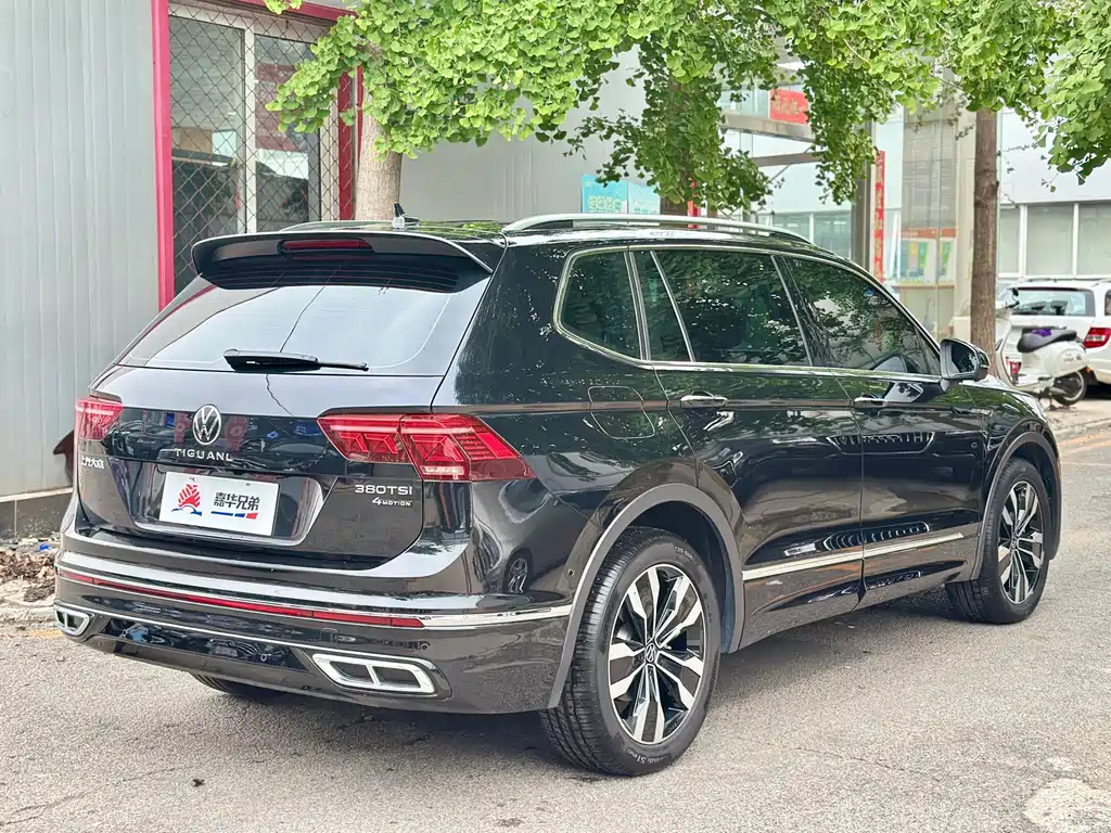 VOLKSWAGEN TIGUAN L 2024