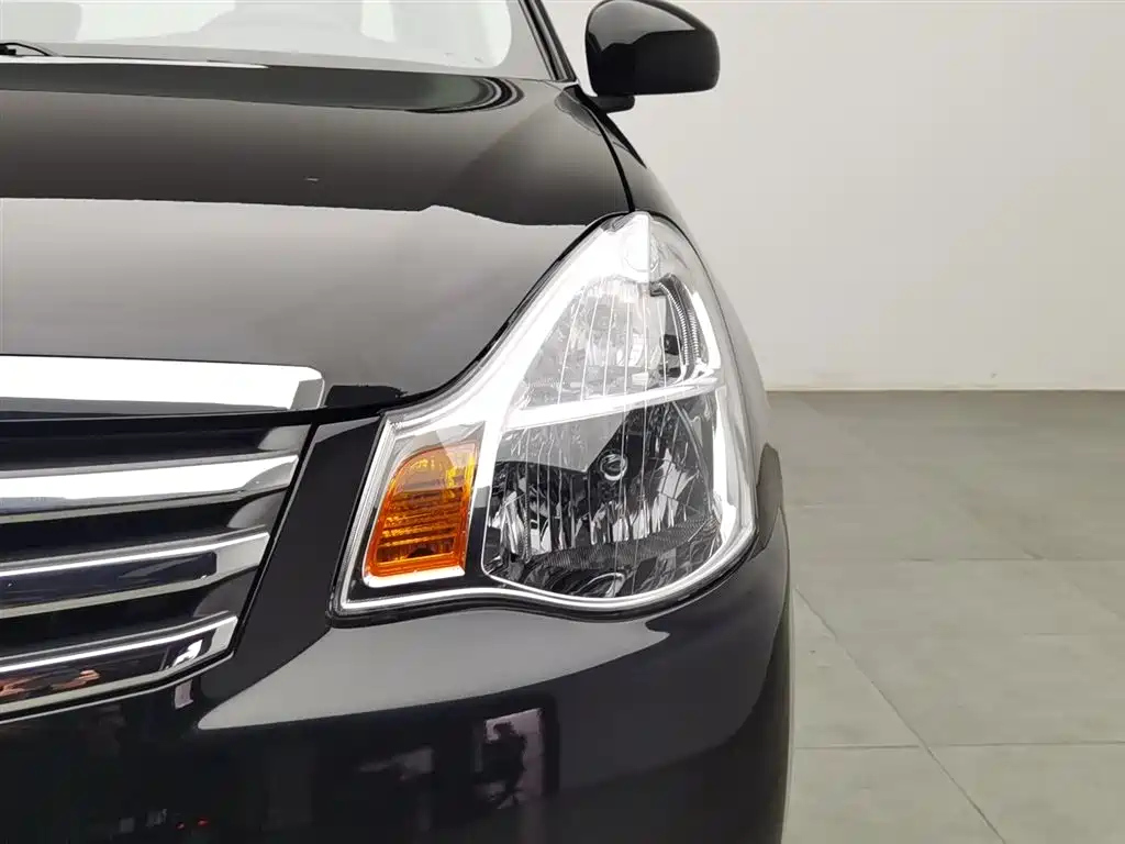 NISSAN SYLPHY 2019