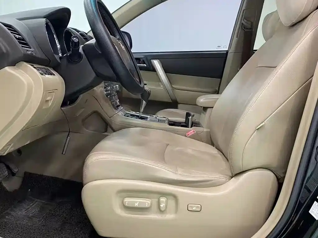 TOYOTA HIGHLANDER 2012