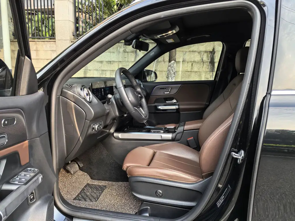 MERCEDES BENZ GLB 2023