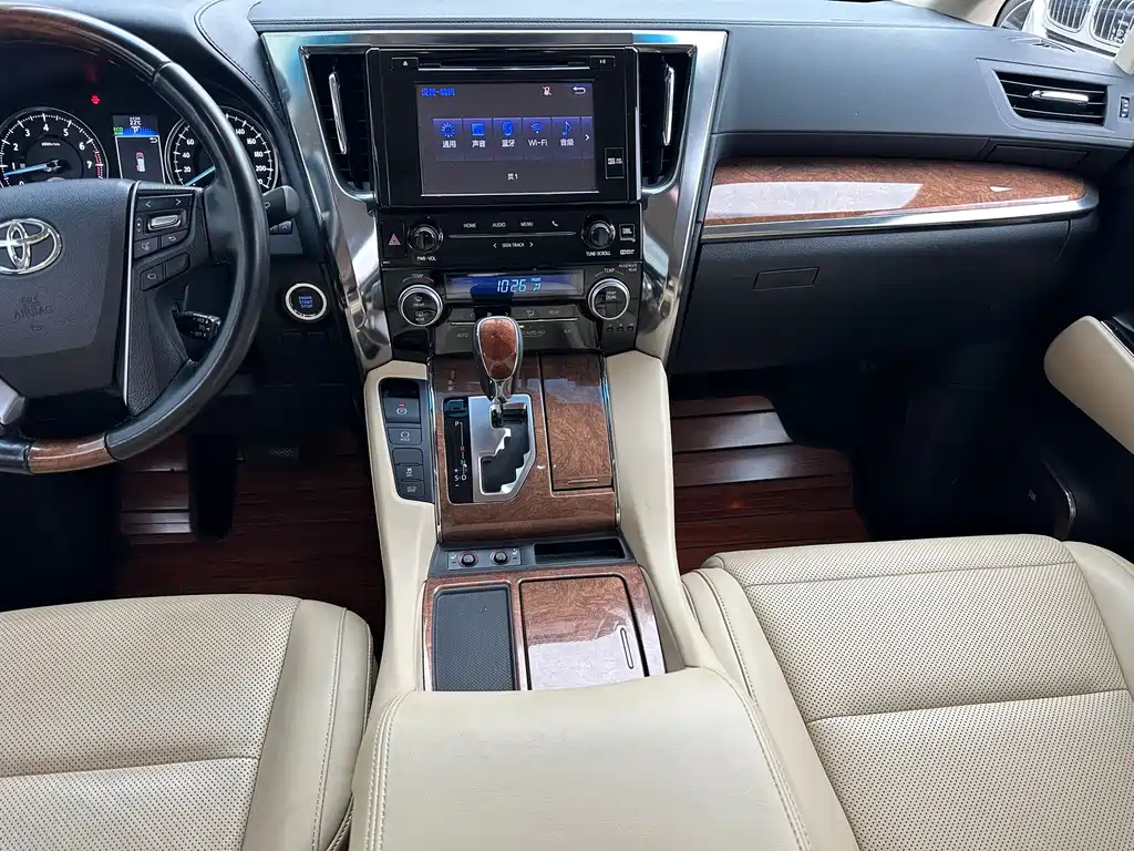 TOYOTA ALPHARD 2018