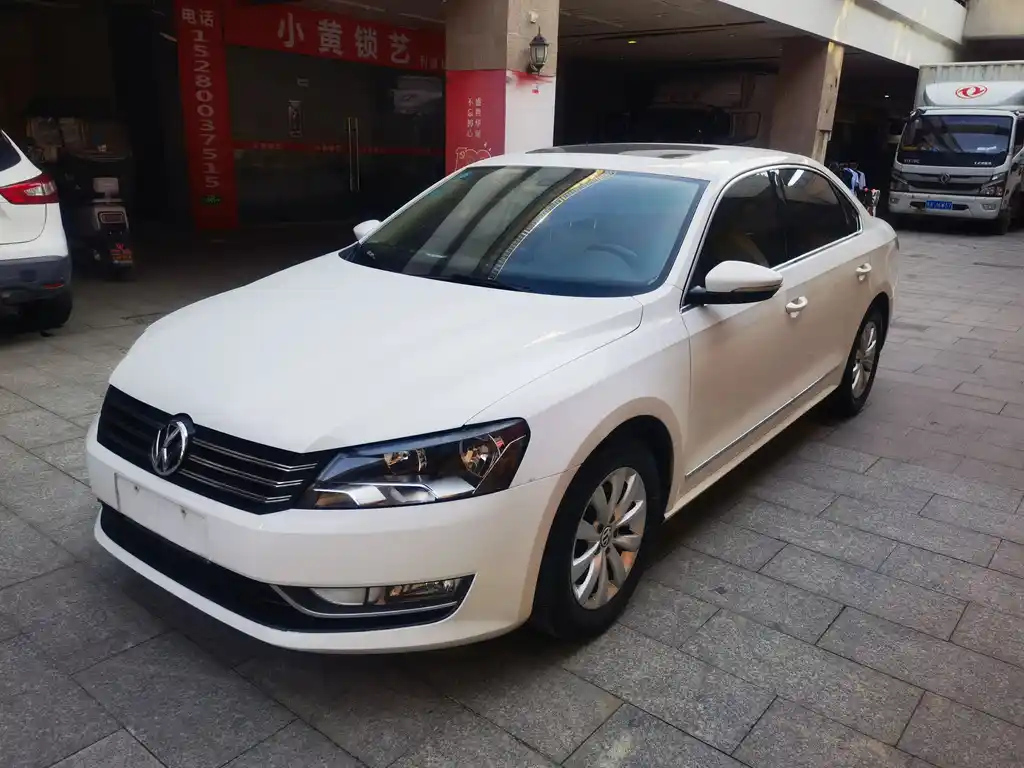 VOLKSWAGEN PASSAT 2013