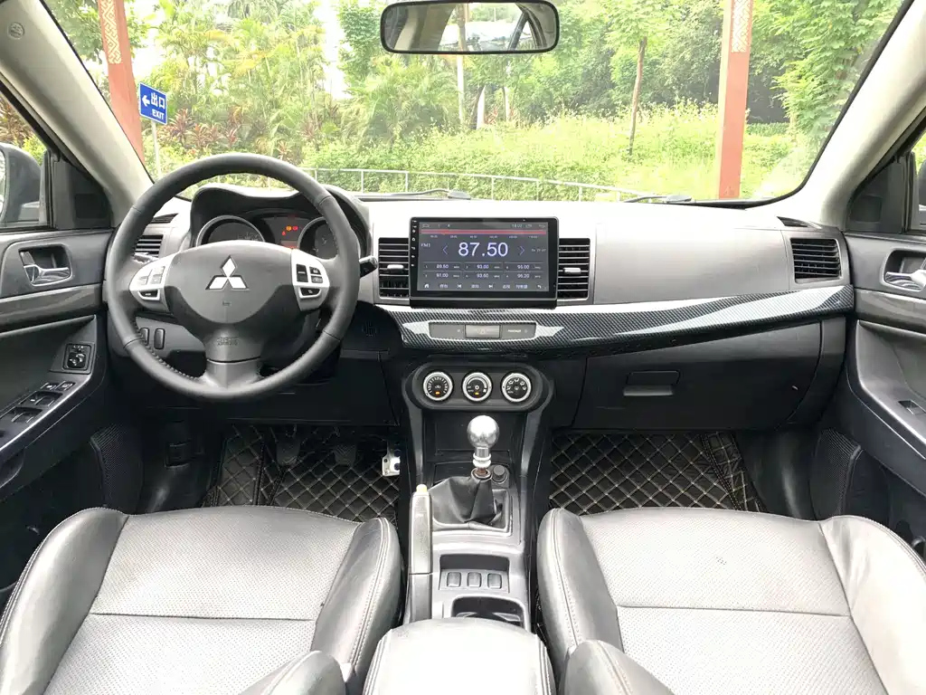 MITSUBISHI LANCER EX 2011