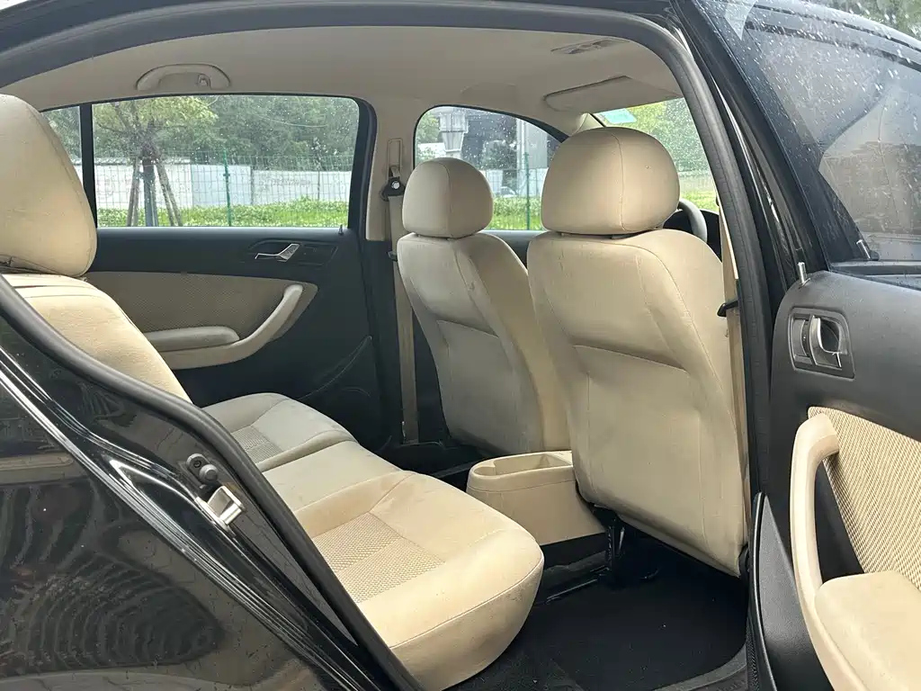 VOLKSWAGEN LAVIDA 2011