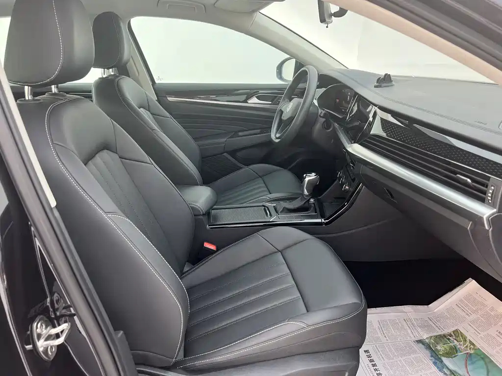 VOLKSWAGEN PASSAT 2022
