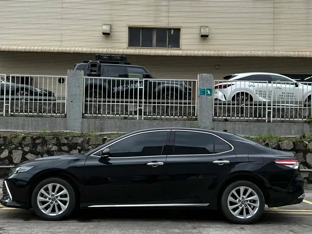 TOYOTA CAMRY 2023