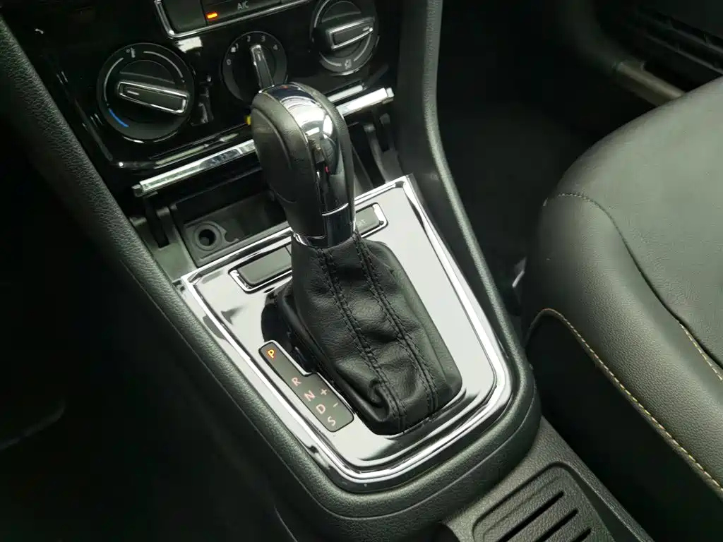 VOLKSWAGEN BORA 2018