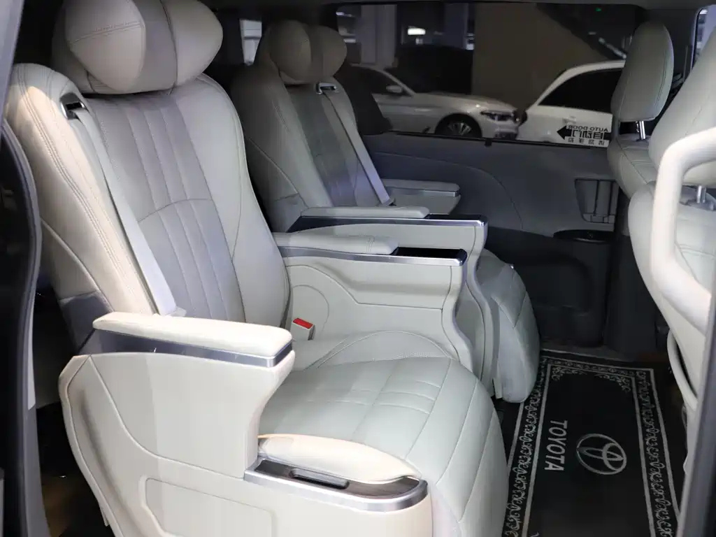 TOYOTA SIENNA 2018