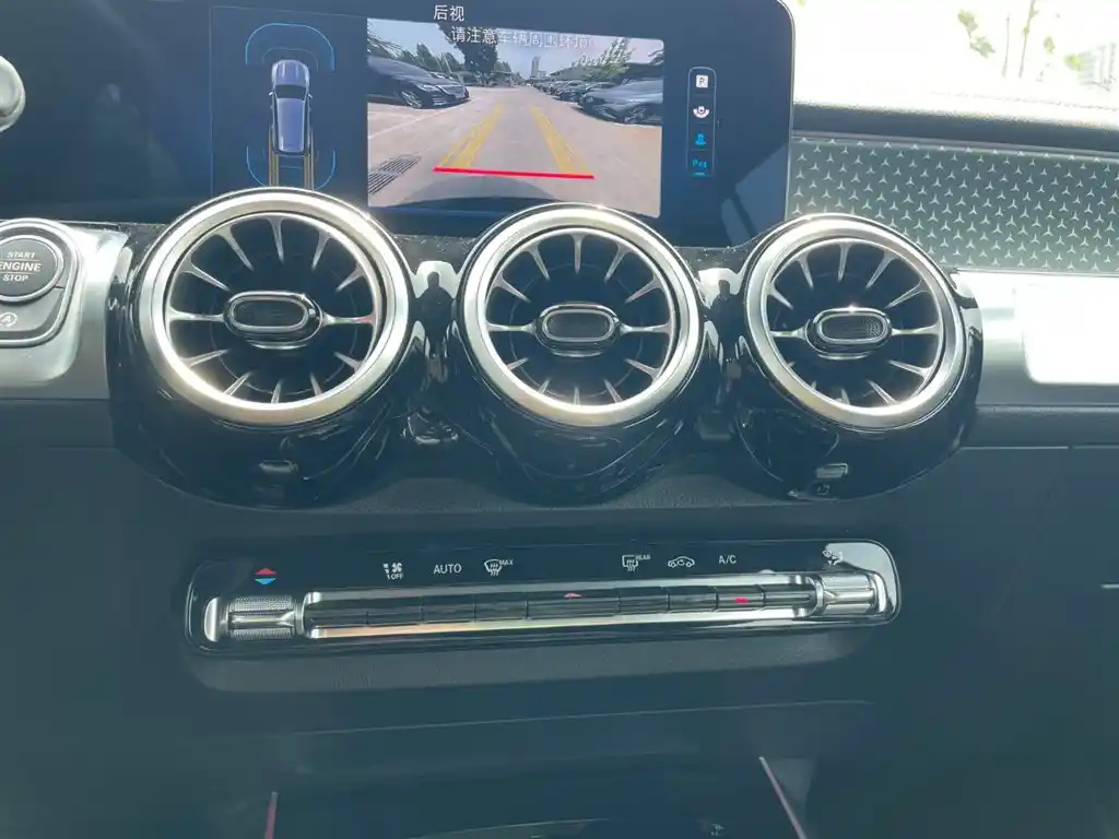 MERCEDES BENZ GLB 2024