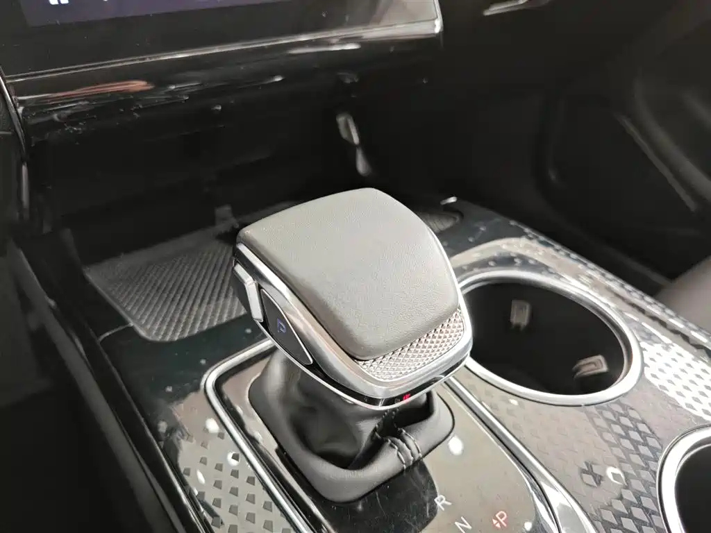 HONGQI HS3 PHEV 2024