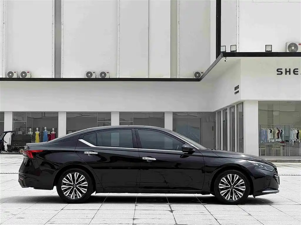 NISSAN TEANA 2022