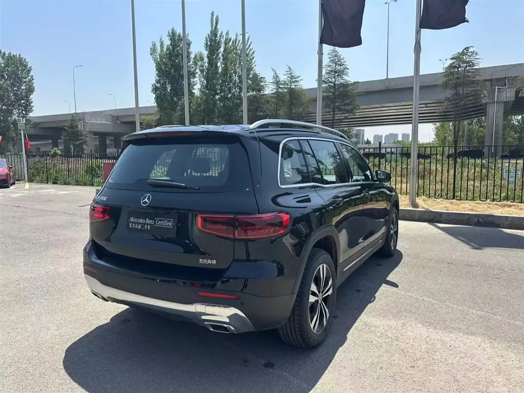 MERCEDES BENZ GLB 2024