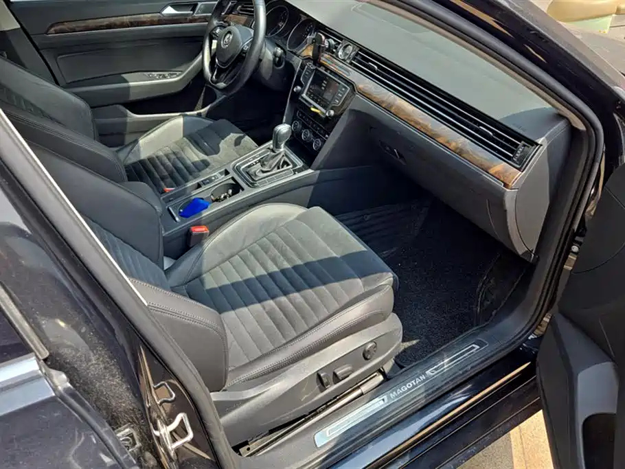 VOLKSWAGEN MAGOTAN 2017