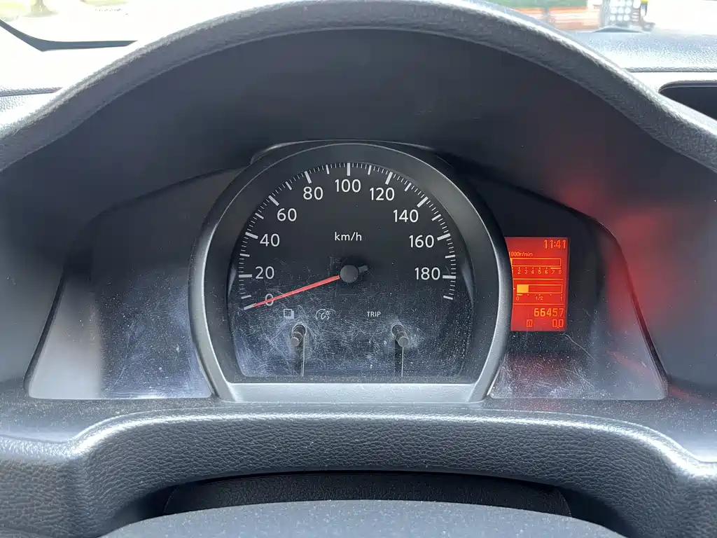 NISSAN NV200 2013