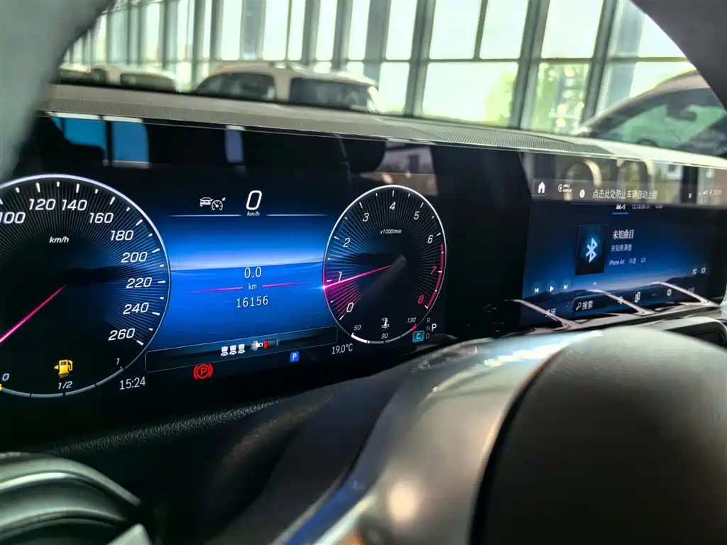MERCEDES BENZ GLB 2024
