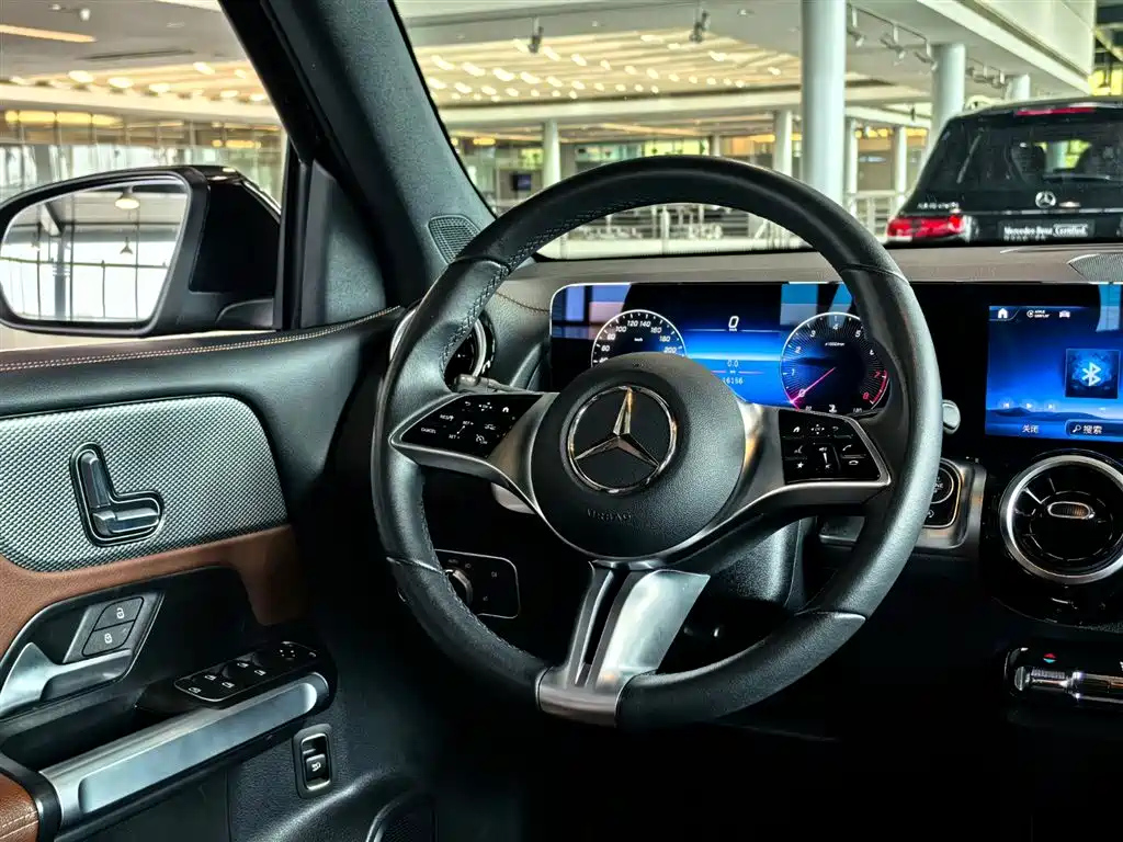 MERCEDES BENZ GLB 2024