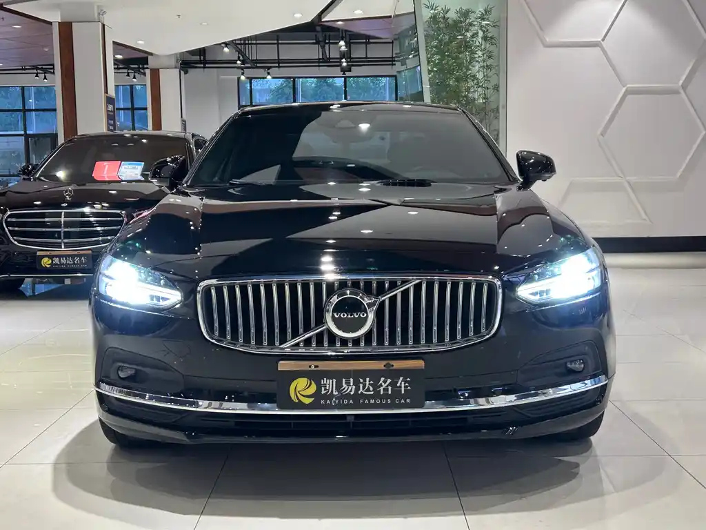 VOLVO S90 2021