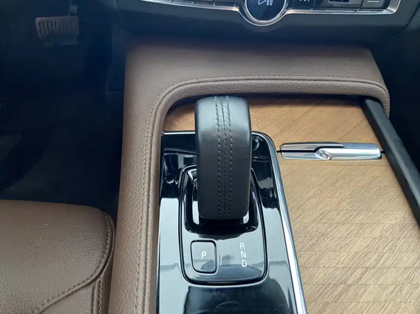 VOLVO S90 2023