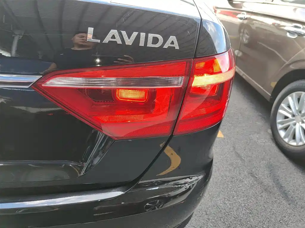 VOLKSWAGEN LAVIDA 2013