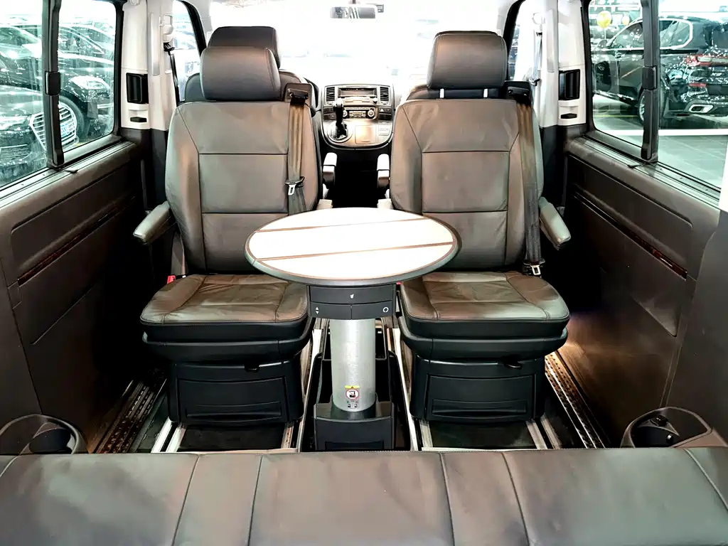 VOLKSWAGEN MULTIVAN 2012