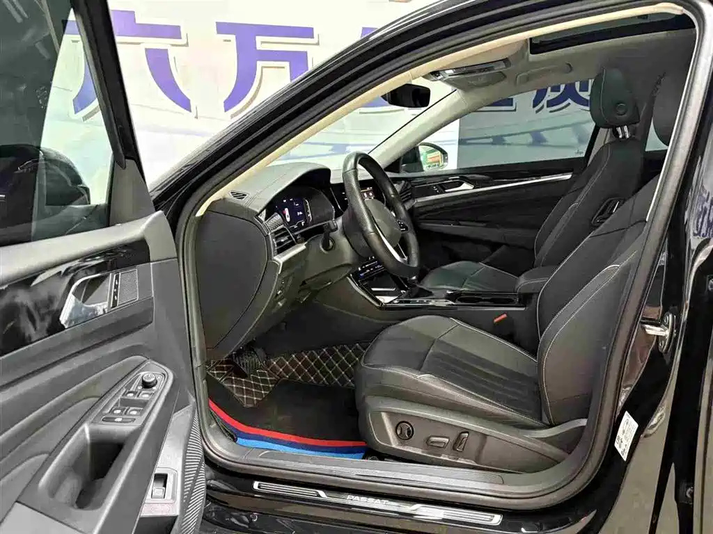 VOLKSWAGEN PASSAT 2023