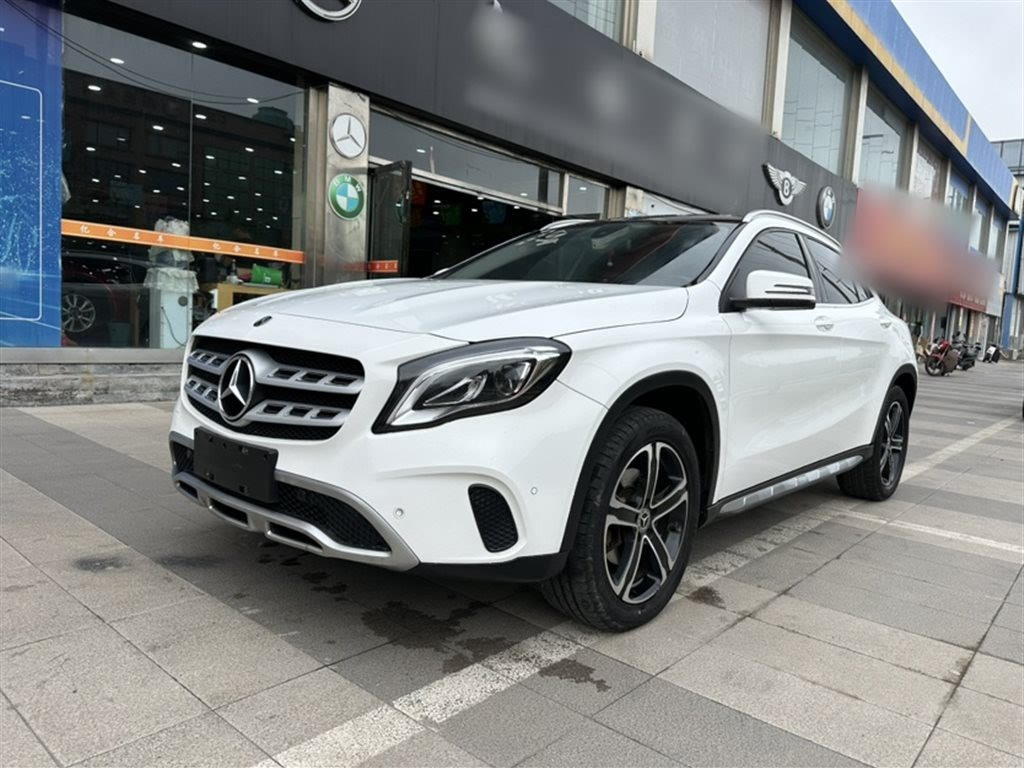MERCEDES BENZ GLA 2018