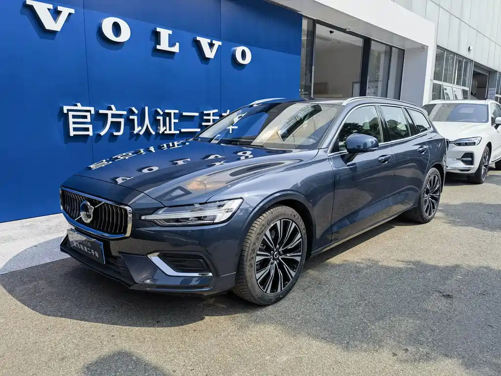 VOLVO V60 2024
