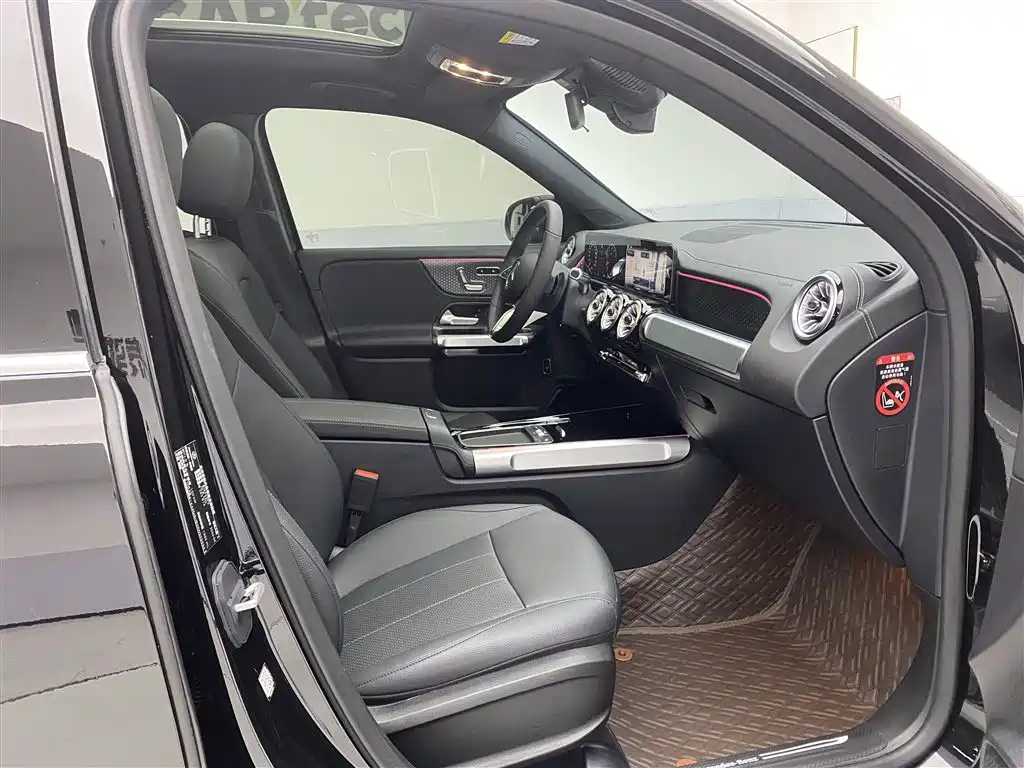 MERCEDES BENZ GLB 2024