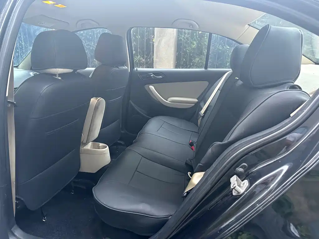 VOLKSWAGEN LAVIDA 2012