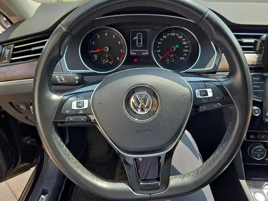 VOLKSWAGEN MAGOTAN 2017