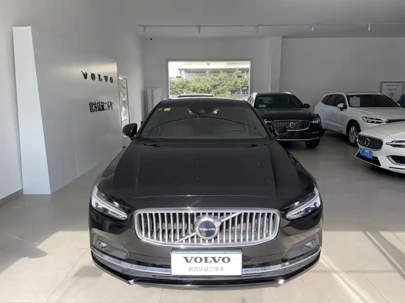 VOLVO S90 2023